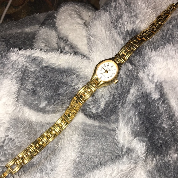 VTG Gold Tone Adolfo White Oval Face Ladies 8” Watch - Picture 1 of 8